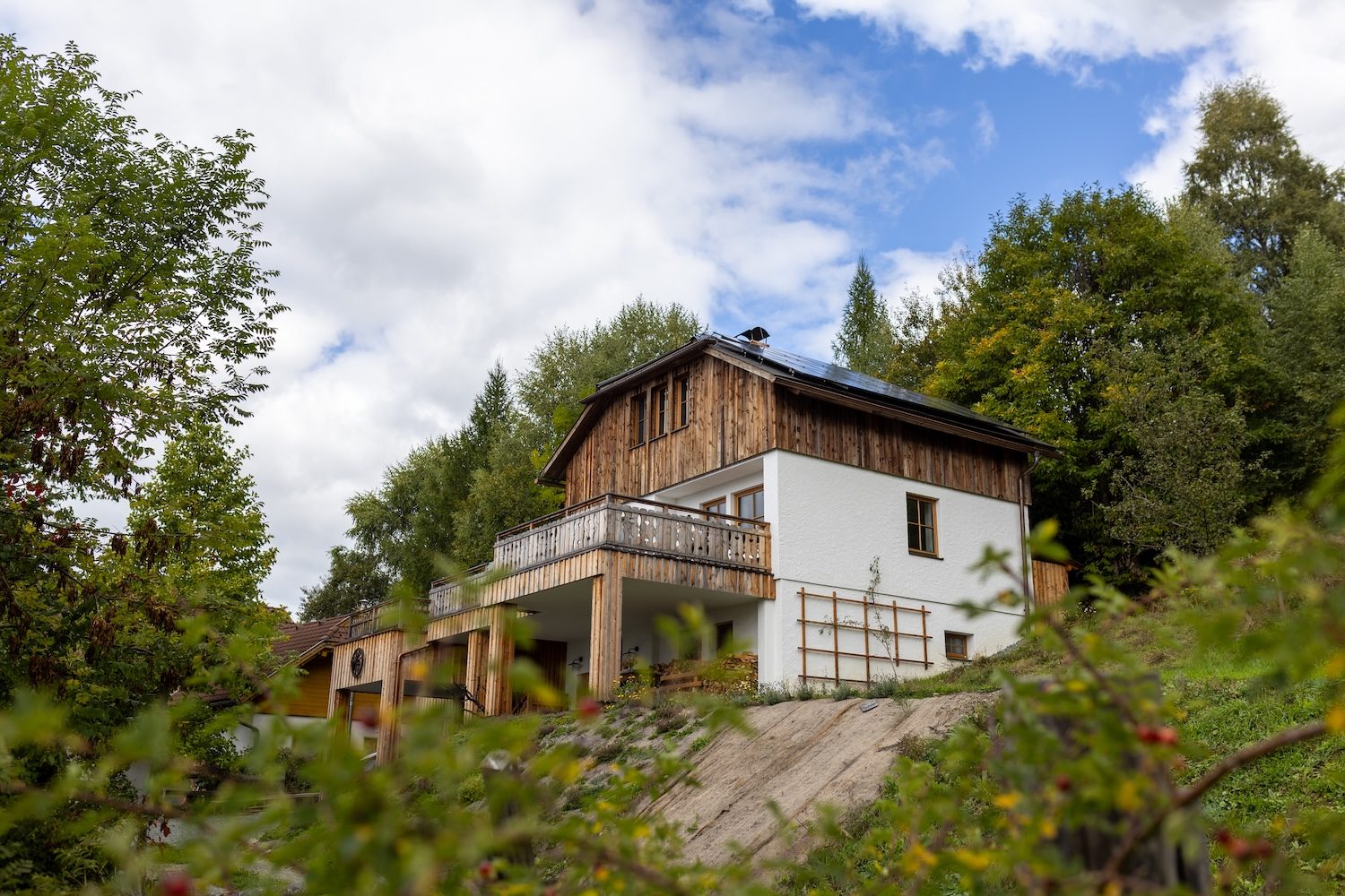 Zur Teichbäurin – das sanierte Ferienhaus mit Holzfassade auf der Simonhöhe